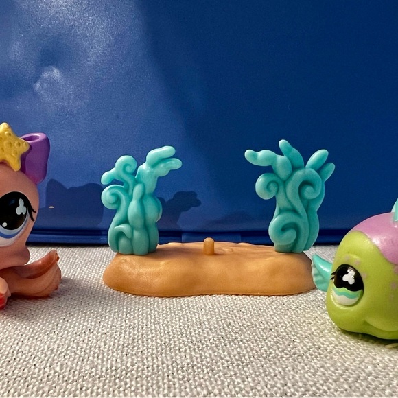 Littlest Pet Shop LPS #513 Pink Octopus #514 Green Fish with seaweed accessory - Picture 6 of 9